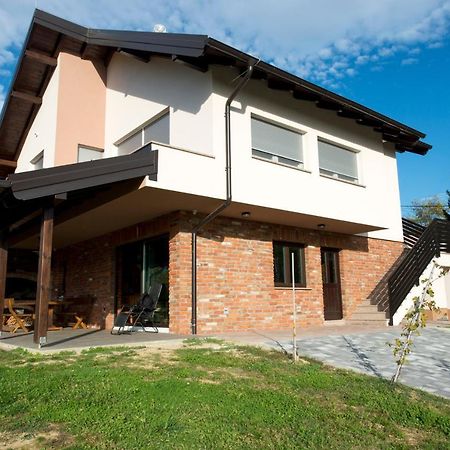 Apartman Grc Apartment Dugo Selo Exterior photo